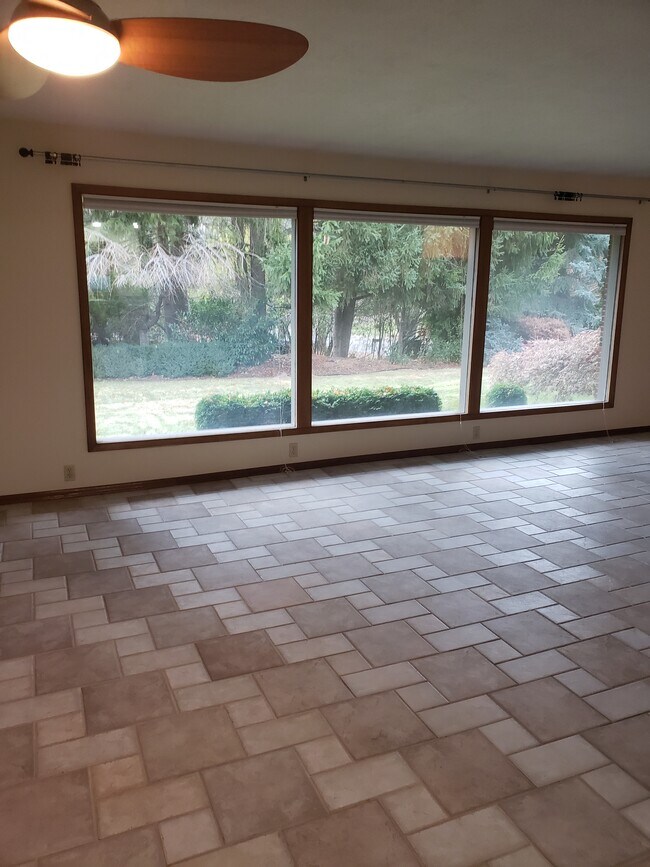 Foto del edificio - 1727 E Pinecrest Rd