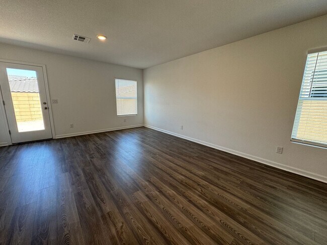 Foto del edificio - Newer 3 BR 2Ba Newer Neighborhood! near Ro...