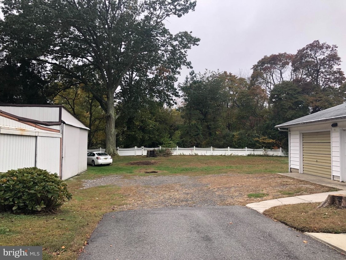 606 Hurffville Cross Keys Rd, Washington Township, NJ 08080 House