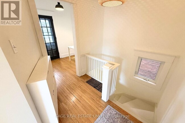 Photo du bâtiment - 129 Gilmour Ave