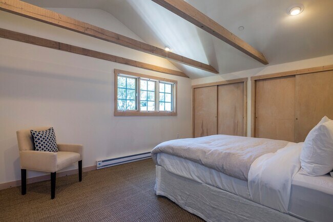 Building Photo - Serene & Elegant In Montecito!