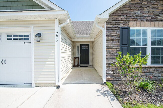 Foto del edificio - 293 Crossroads Store Dr