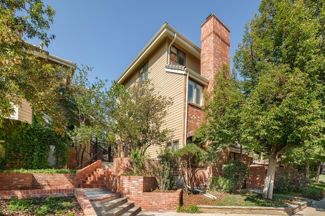 Entry - 3527 E 2nd Ave