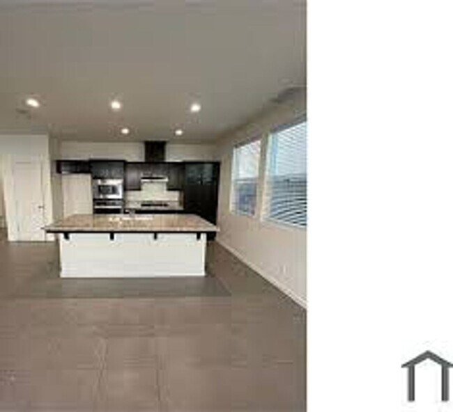 Foto del edificio - Beautiful 3 bedroom / 2.5 Bathroom for ren...