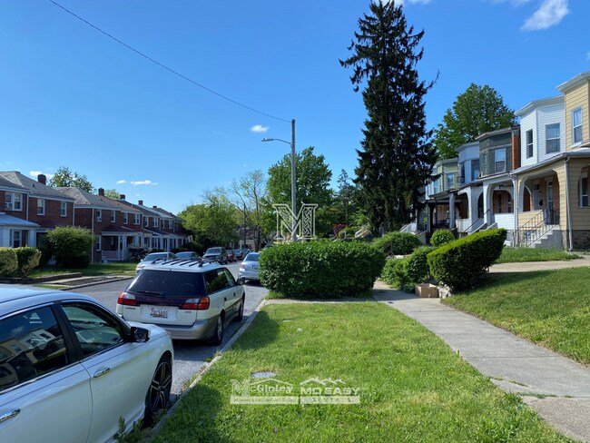 Building Photo - 2518 N Ellamont St