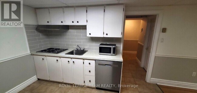 Building Photo - 2064 River Rd