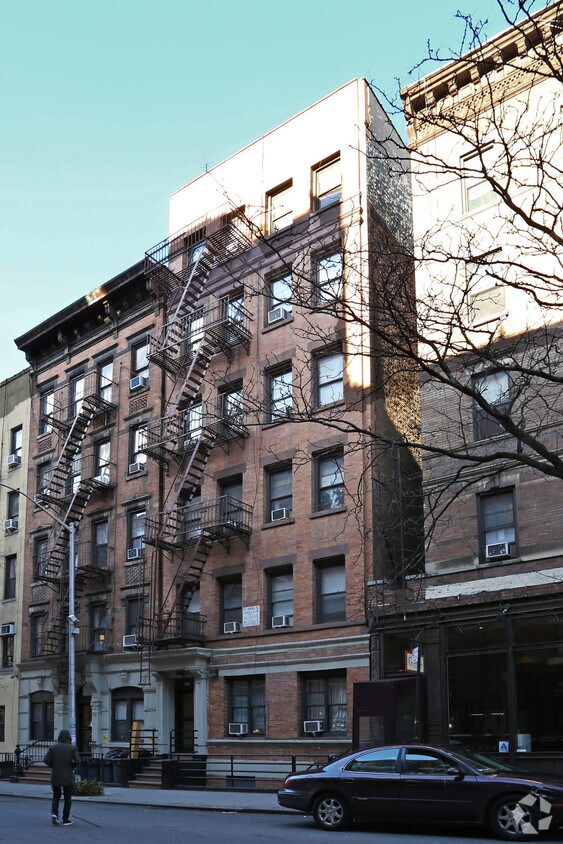 Foto del edificio - 407 W 52nd St