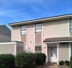 Building Photo - 727 S Main St