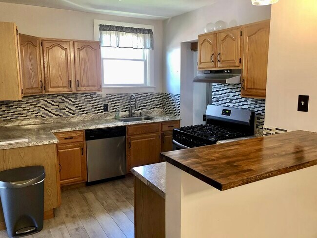 Foto del edificio - 849 Bower Hill Rd