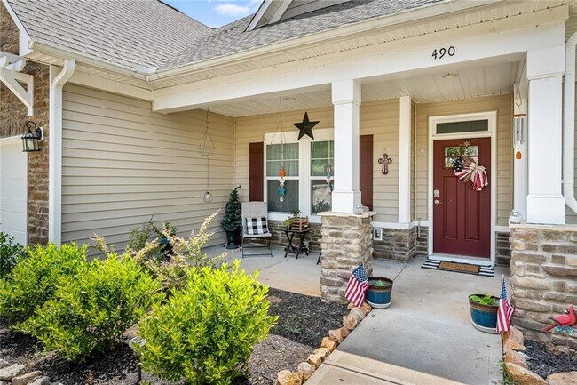 Building Photo - 490 Twin View Dr