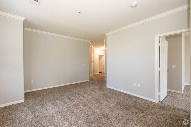 2BR, 2BA - 1138SF - Living Room - Retreat at City Center