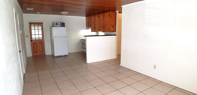 Foto del edificio - 1620 Palm Ridge Rd