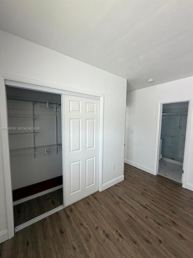 Foto del edificio - 890 NW 55th St