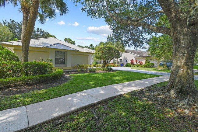 Building Photo - 6565 Winding Lake Dr