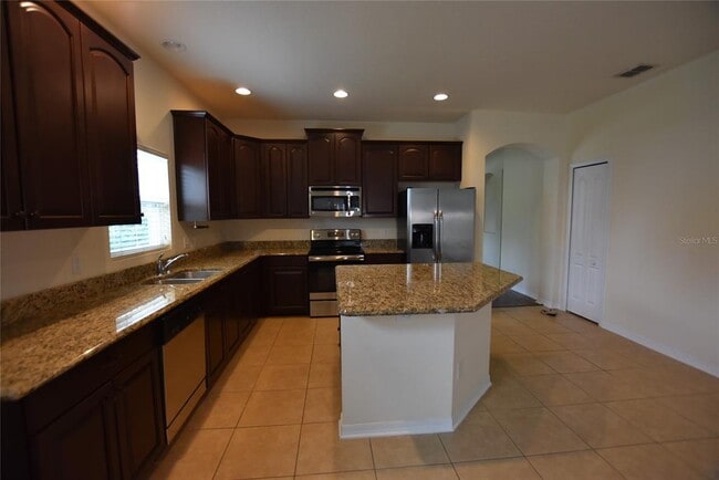 Building Photo - 708 Lake Tarpon Way