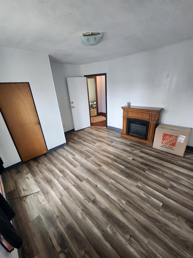 Building Photo - 403 Meeker St