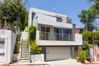 Building Photo - 3907 De Longpre Ave