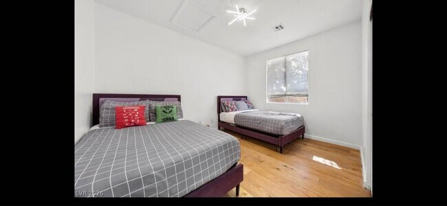 Building Photo - 792 Valley Rise Dr