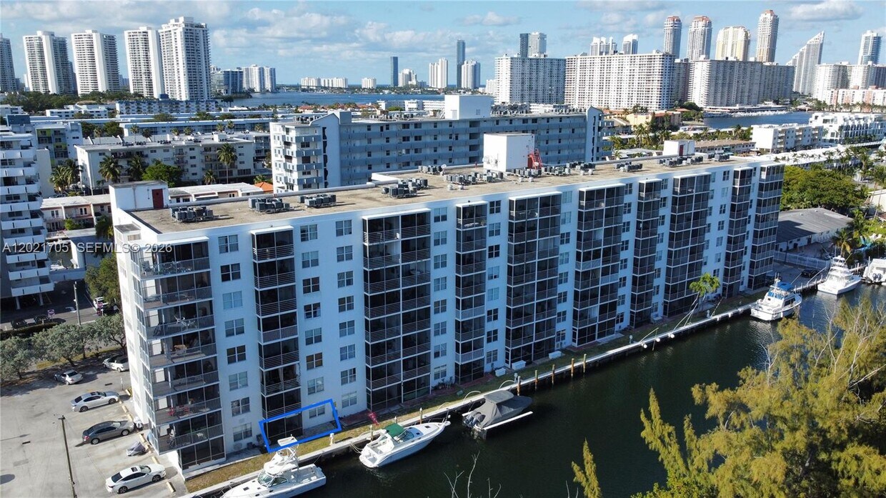 Foto del edificio - 3660 NE 166th St