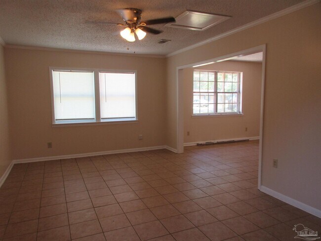 Building Photo - 4366 Pine Villa Cir