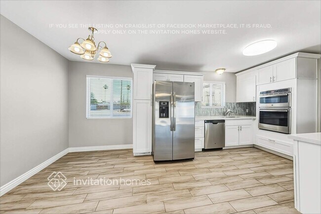 Building Photo - 1810 E Palmcroft Dr