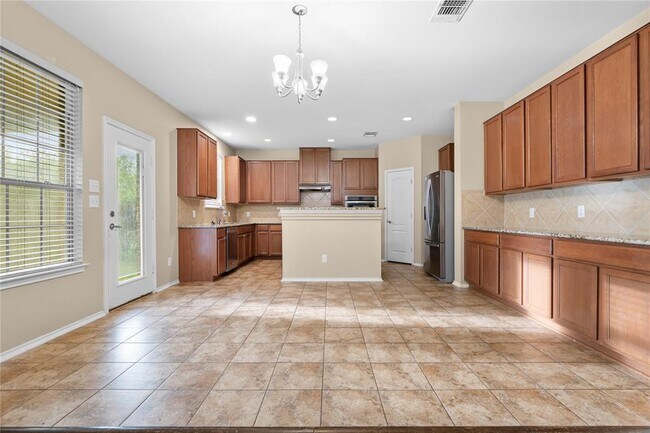 Foto del edificio - 14308 Lake Victor Dr