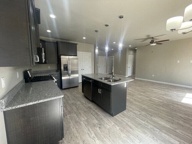Building Photo - Great location and Brand New Twinhome.