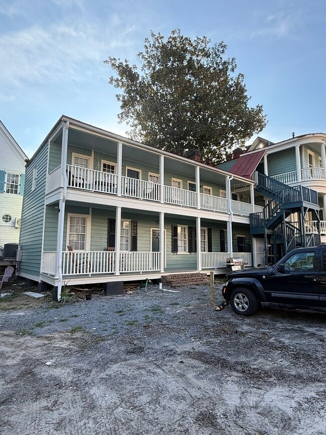 Building Photo - 38 Bull St