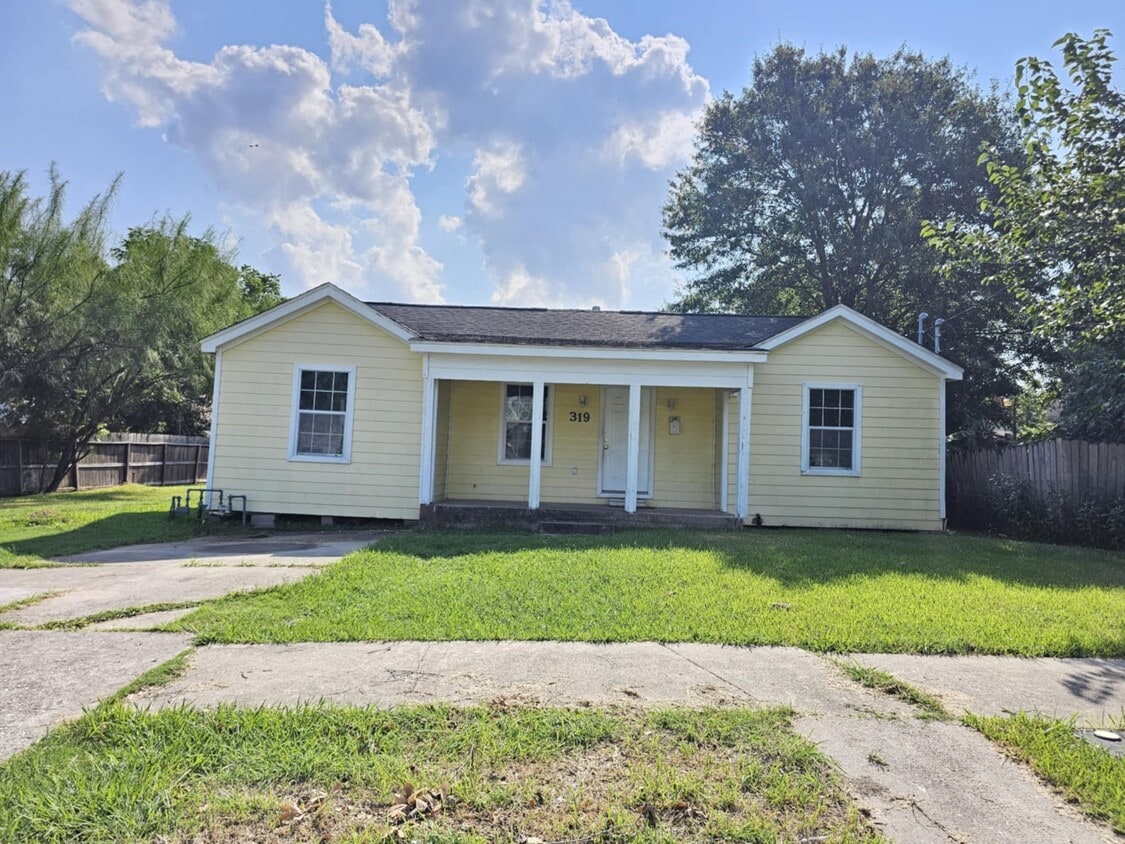 Primary Photo - 319 Johnson St