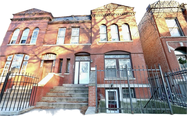 Building Photo - 719 S Loomis St