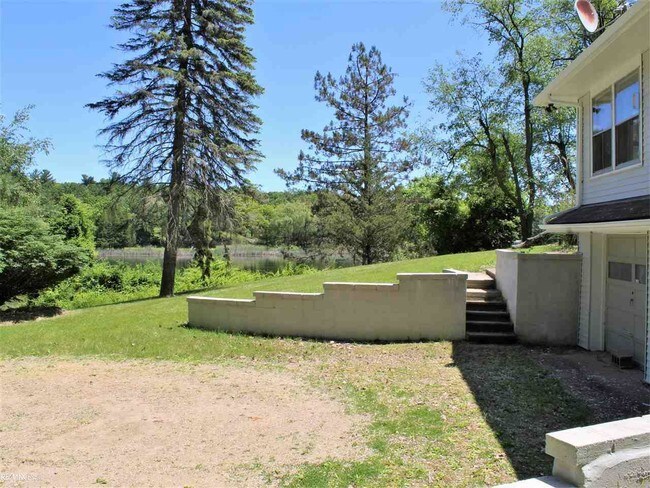 Foto del edificio - 1556 Rochester Rd