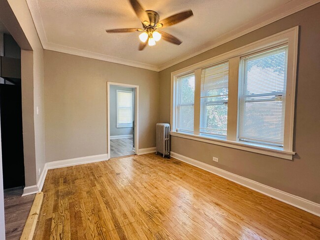 Photo - 5350-5352 W Division St (Chicago, IL) Apartment