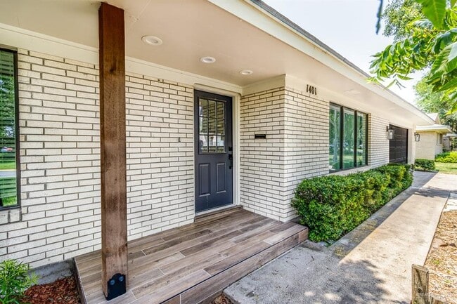 Building Photo - 1401 Marigold Ave