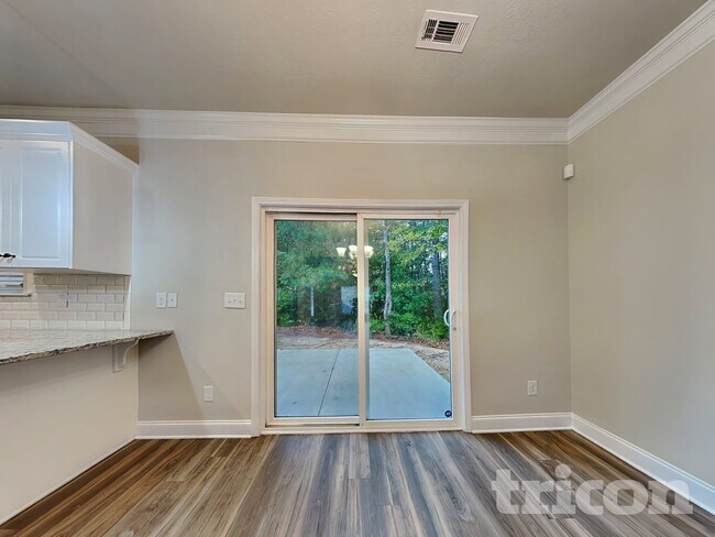 Foto del edificio - 124 Swinton Pond Rd