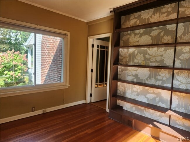 Building Photo - 18 E Austin St