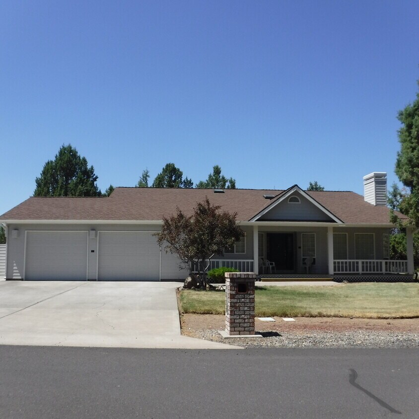 Charming Single Level Home in Quiet Awbrey... House Rental in Bend