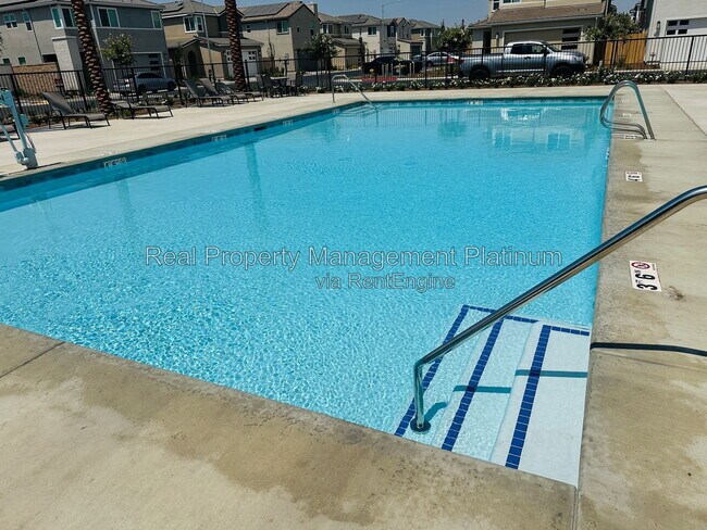 Foto del edificio - 2059 N Wagon Ln