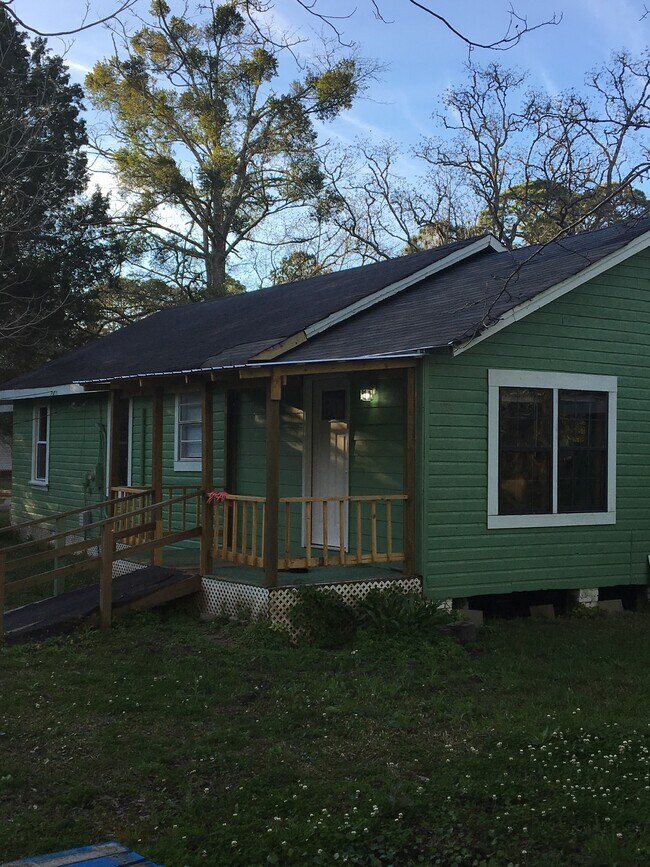 Building Photo - 13535 Seaman Ave