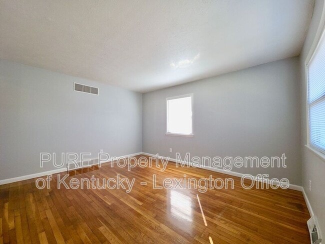 Building Photo - 3510 Lansdowne Dr