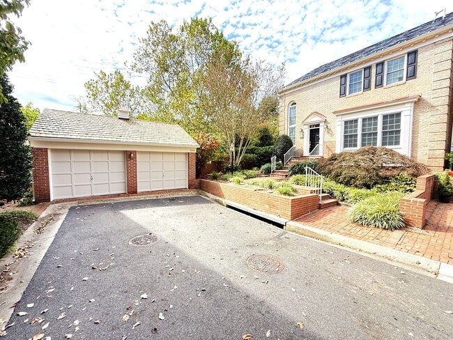 Elegant 3 Bedroom In River Hill Community - Elegant 3 Bedroom In River Hill Community House