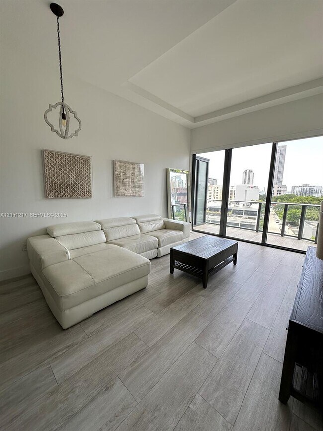 Foto del edificio - 121 NE 34th St