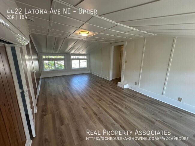 Foto del edificio - 4422 Latona Ave NE