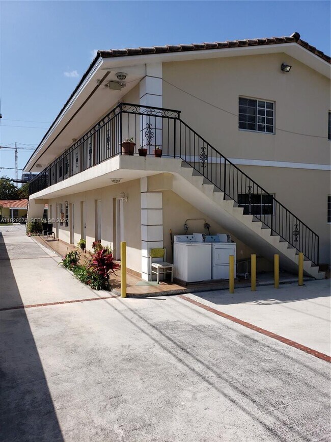 Foto del edificio - 2725 SW 25th St