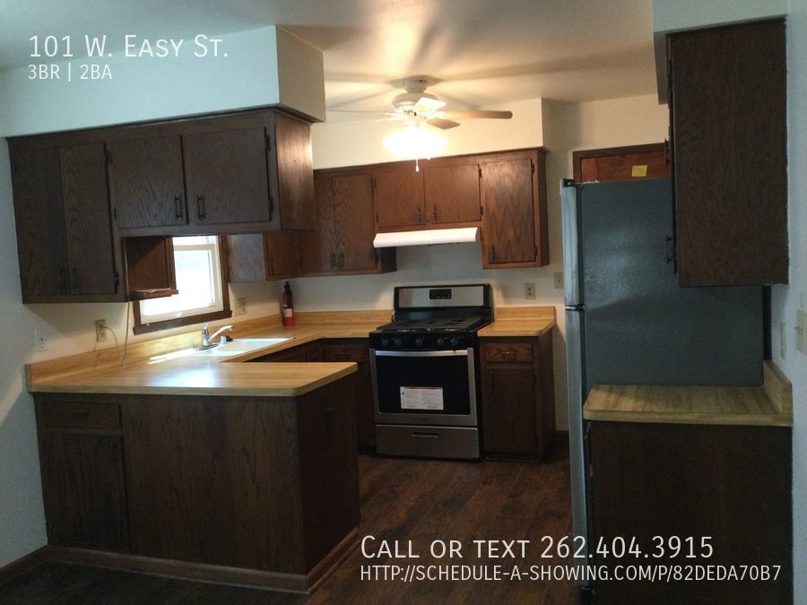 Primary Photo - 3 Bedroom 1.5 bath townhome $200.00 Holida...