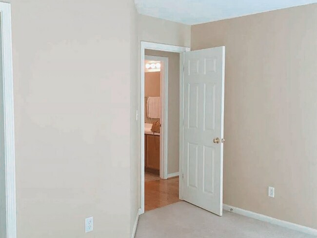 Foto del edificio - 2200 Mountain Mist Ct