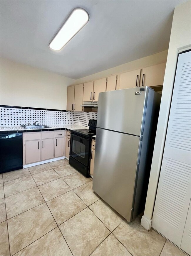 Building Photo - 20800 NE 8th Ct