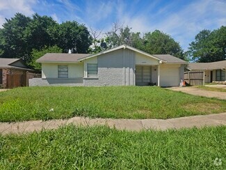 Building Photo - 4325 Chestnut Dr