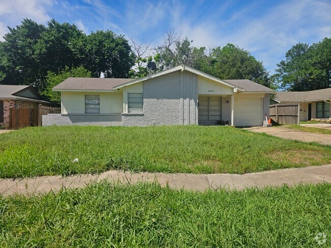 Building Photo - 4325 Chestnut Dr