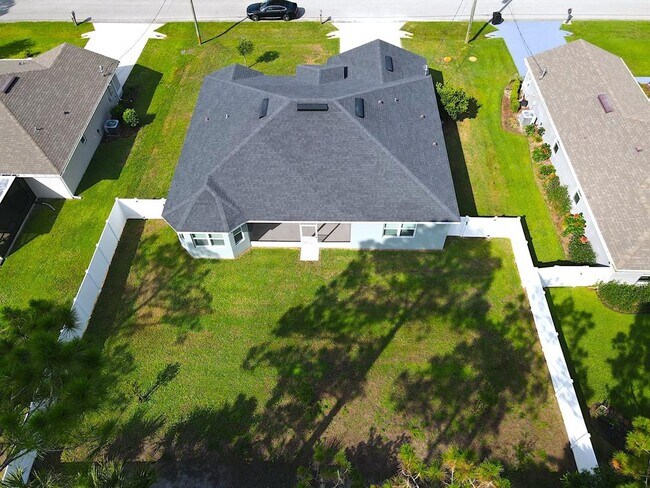 Building Photo - 37 Pine Croft Ln
