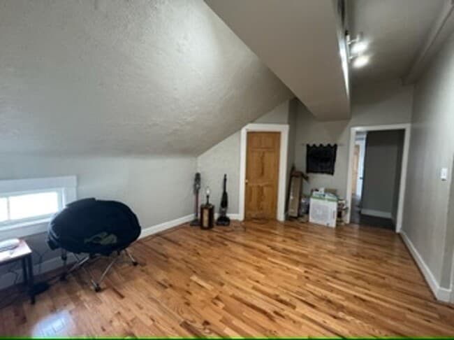 Building Photo - 26 Conklin St